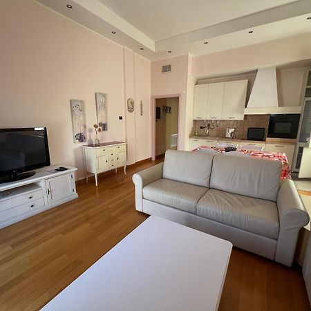 Giardino Dei Colori Dianella Appartamenti Pool Relax &Family Friendly 托斯科拉诺-马德尔诺 外观 照片