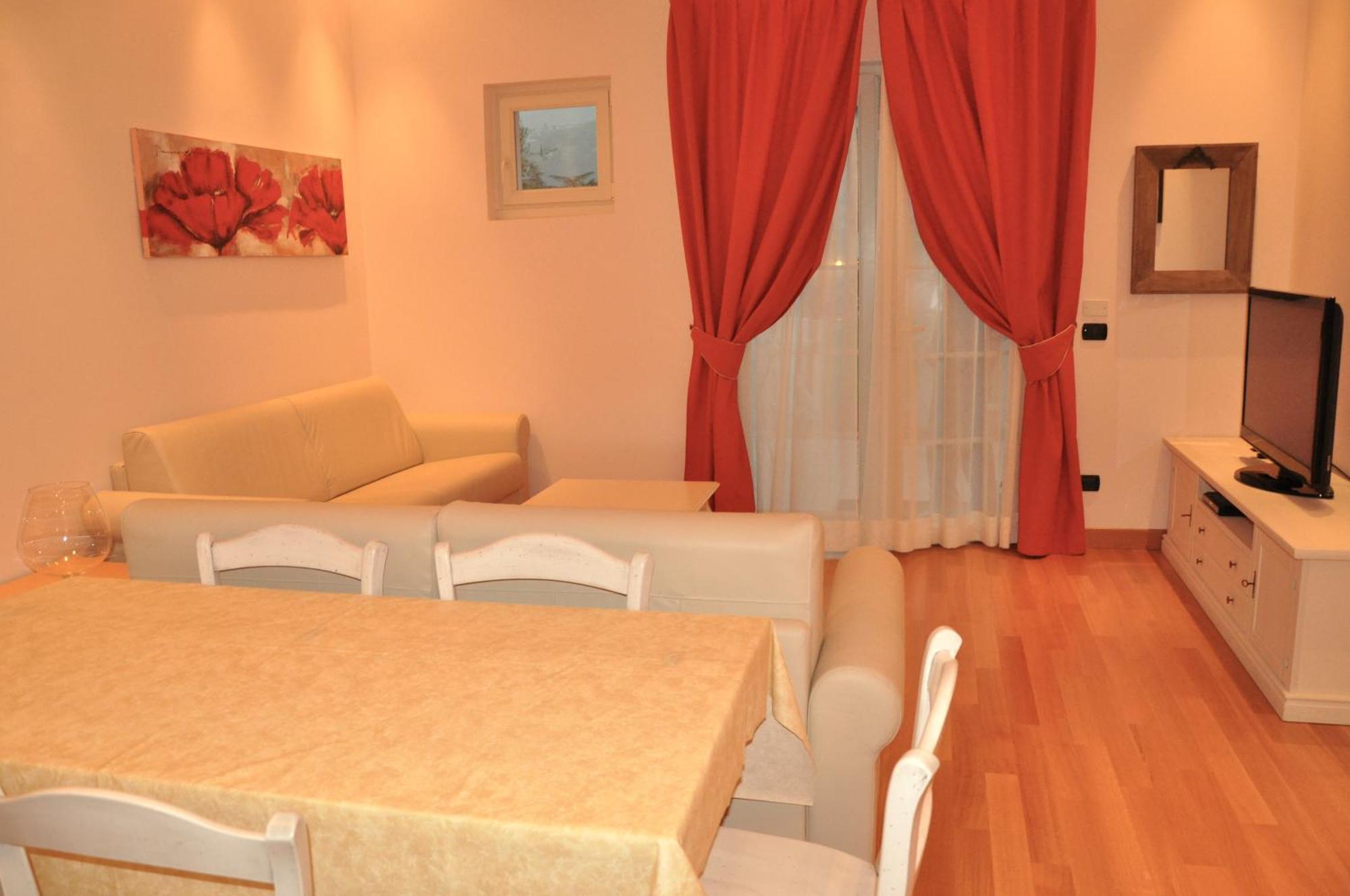 Giardino Dei Colori Dianella Appartamenti Pool Relax &Family Friendly 托斯科拉诺-马德尔诺 外观 照片