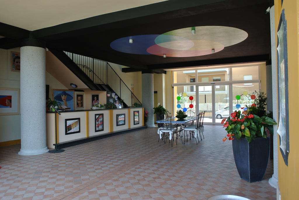 Giardino Dei Colori Dianella Appartamenti Pool Relax &Family Friendly 托斯科拉诺-马德尔诺 外观 照片