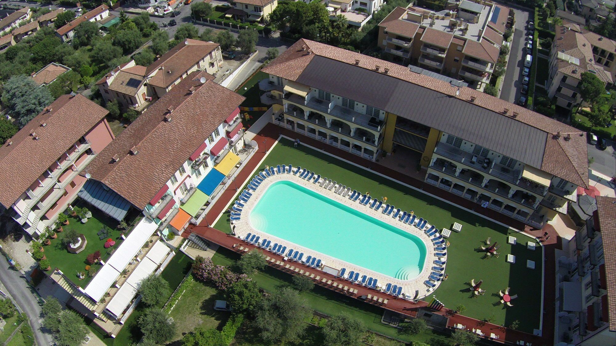 Giardino Dei Colori Dianella Appartamenti Pool Relax &Family Friendly 托斯科拉诺-马德尔诺 外观 照片